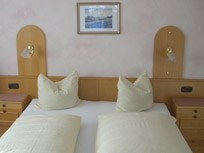 Zimmer - Privatzimmer - Appartement - Erste Ferienregion im Zillertal - Apart Anneliese - Fügen