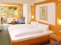 Pension Tirol: Zimmer in der Pension Birkenhof im Naturpark Lechtal in Holzgau